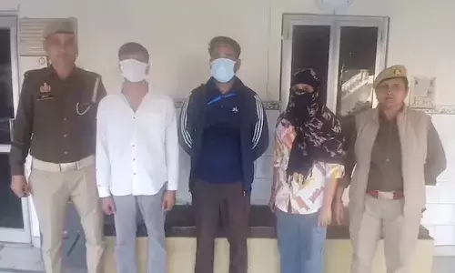 Hapur Public Brawl, Husband Catches Wife with Lover, Uttar Pradesh News, Valentines Day Viral Video, Meerut Road Bridge Fight