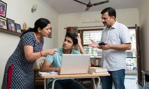 మీ బిడ్డకు బాస్‌గా కాదు.. స్నేహితుల్లా ఉండండి..!