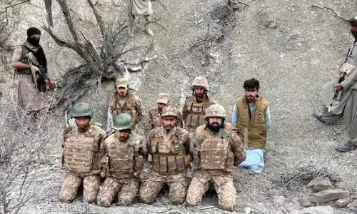 ఏడుగురు పాక్ సైనికులను బంధించారు.. డిమాండ్స్ ఇవే..!