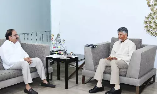ఏపీ సీఎం చంద్రబాబుతో తెలంగాణ మంత్రి తుమ్మల భేటీ