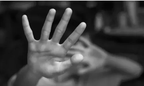 రోజూ అత‌డితోనే ఆడుకునేది.. మూడేళ్ల చిన్నారిపై పొరుగింటి వ్యక్తి అత్యాచారం, హత్య