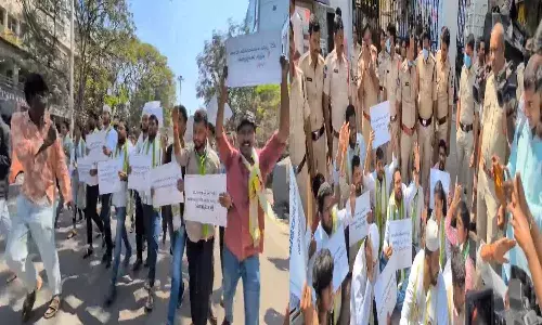 Telangana, Hyderabad, Nampally, Inter Board office, Telangana Jagruti Student, Protest
