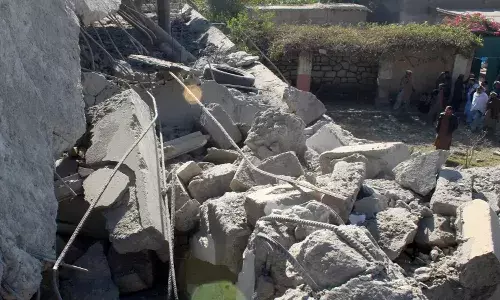 అర్ధరాత్రి పాకిస్తాన్ మెరుపు దాడులు