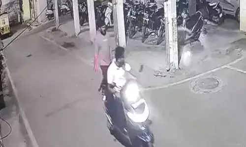 ప్రియురాలితో గడిపేందుకు ఎంత డ్రామా ఆడాడంటే..? ప్రియురాలితో గడిపేందుకు ఎంత డ్రామా ఆడాడంటే..?