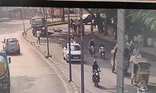 Crime News, Hyderabad, BanjaraHills, Road Accident, Tragedy, HomeGuard, WaterTanker