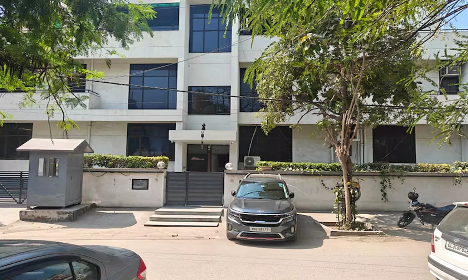 యజమాని ఇంట్లో ఫేక్ ఈడీ రైడ్ ప్లాన్ చేసిన పని మనిషి..! యజమాని ఇంట్లో ఫేక్ ఈడీ రైడ్ ప్లాన్ చేసిన పని మనిషి..!