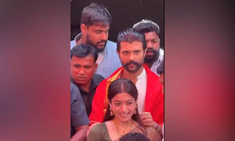 Video : తిరుమల శ్రీవారి సేవలో విజయ్-రష్మిక.. స్వీట్ల పంపిణీ..!