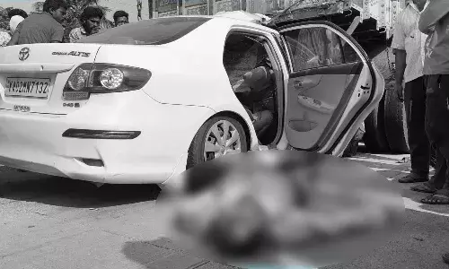 Palamaner Road Accident, Chittoor Crime News, Karnataka Residents Killed, National Highway Accident, Over Speeding Car Crash, Chittoor Police Investigation