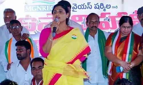 YS Sharmila, AP Congress, Anganwadi Protest AP, Chandrababu Naidu Promises, Anganwadi Salary Hike, Midnight Arrests AP, 1810 Mini Centers Upgrade