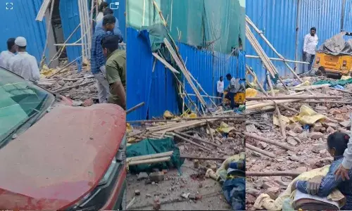 టోలీచౌకీలో ఘోర ప్రమాదం.. 5 అంతస్థుల భవనం కూలి నలుగురు మృతి