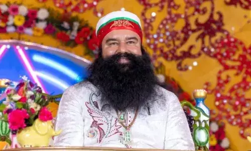 జర్నలిస్ట్ హత్య కేసులో డేరా బాబాకు భారీ ఊరట.. నిర్దోషిగా విడుదల