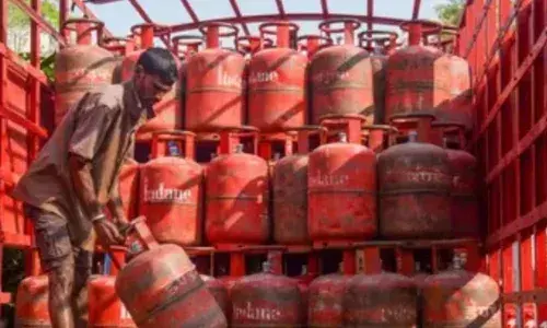 గ్యాస్ కొర‌త‌ను నిరోధించడానికి ప్రభుత్వం చర్యలు