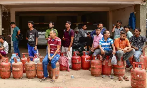 గ్యాస్ కొరత లేదు.. LPG సిలిండర్ డెలివరీకి రెండున్నర రోజులే ప‌డుతుంది : పెట్రోలియం మంత్రిత్వ శాఖ