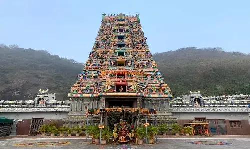 Andrapradesh, Vijayawada, Indrakeeladri, Kanaka Durga temple, Hundi Collections