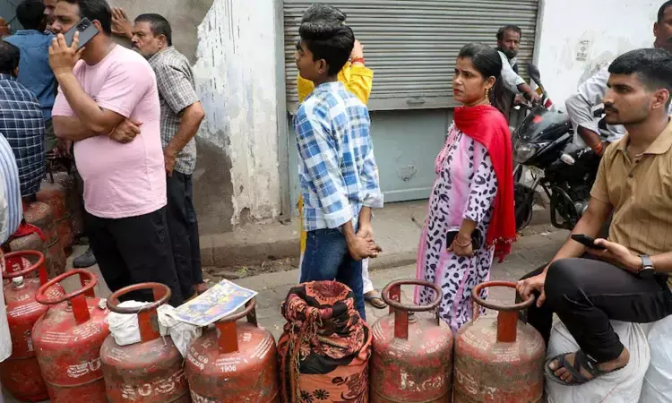 Hyderabad IT Corridor, Gas Crisis, Hostels, Food Emergency, Commercial Gas Prices, IT Employees, Firewood Stoves, Gachibowli, Madhapur