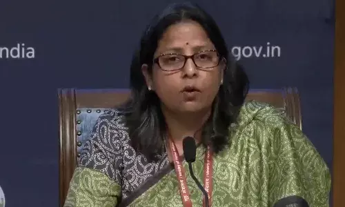 Oil Ministry : భయపడాల్సిన అవసరం లేదు.. దేశంలోని ఏ పెట్రోల్ పంపులోనూ కొరత లేదు..!