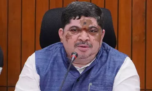 కేంద్ర ప్రభుత్వ విధానాల వల్లే గ్యాస్ కొరత : మంత్రి పొన్నం ప్రభాకర్