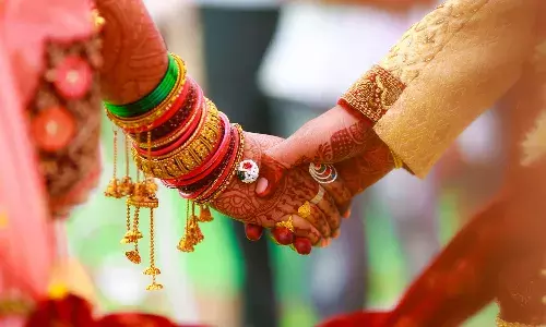 పెళ్లింట విషాదం.. ఊరేగింపుకు దారి ఇవ్వమంటే కొట్టి చంపారు.!