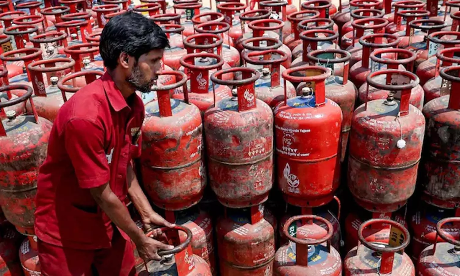 PNG connection, LPG cylinder surrender, Ministry of Petroleum and Natural Gas, Strait of Hormuz, Iran-India relations, Fuel supply crisis 2026, LPG import India PNG connection, LPG cylinder surrender, Ministry of Petroleum and Natural Gas, Strait of Hormuz, Iran-India relations, Fuel supply crisis 2026, LPG import India