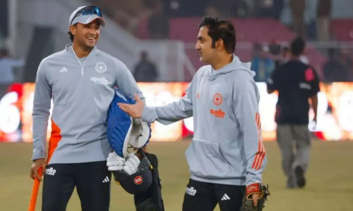 మూడుసార్లు డకౌట్ అయ్యాక సూర్య, గంభీర్ అభిషేక్కు ఏం సలహా ఇచ్చారంటే.. మూడుసార్లు డకౌట్ అయ్యాక సూర్య, గంభీర్ అభిషేక్కు ఏం సలహా ఇచ్చారంటే..