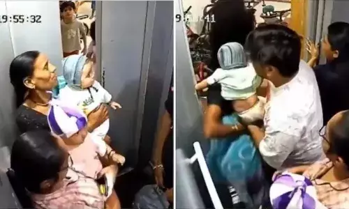 లిఫ్ట్ తలుపులో ఇరుక్కున్న పసిబిడ్డ చేయి లిఫ్ట్ తలుపులో ఇరుక్కున్న పసిబిడ్డ చేయి