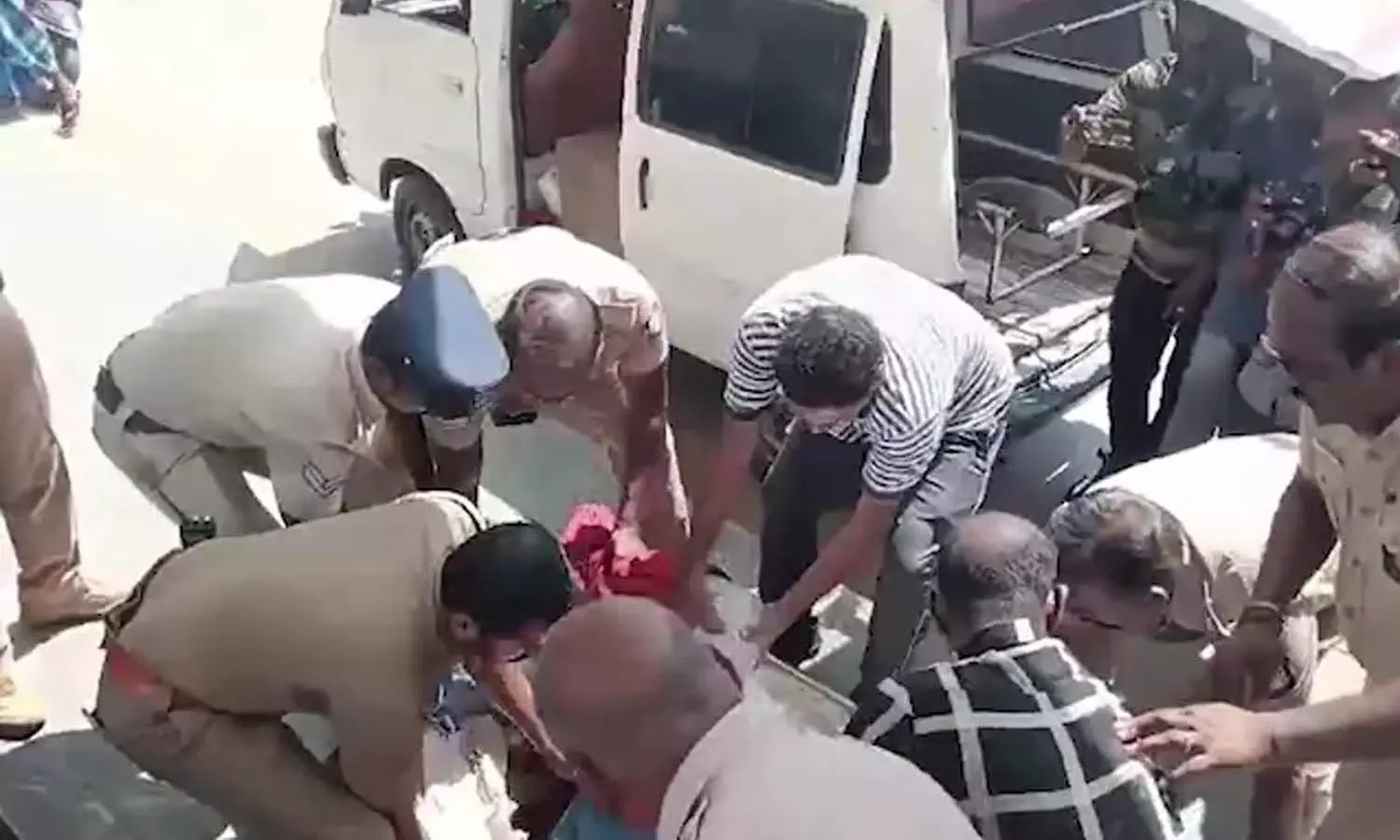 Tirunelveli Bus Stand Murder, Tamil Nadu Crime News 2026, Estranged Wife Hacked to Death, Husband Surrenders After Murder, Sandipu Police Station Case Tirunelveli Bus Stand Murder, Tamil Nadu Crime News 2026, Estranged Wife Hacked to Death, Husband Surrenders After Murder, Sandipu Police Station Case