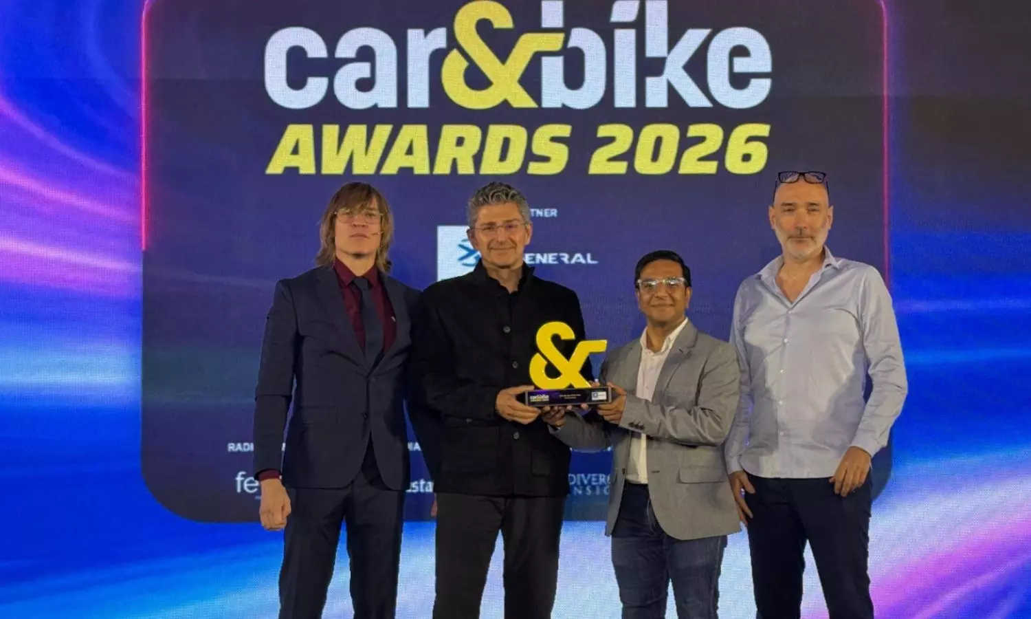 కారు& బైక్ నుండి ‘బైక్ డిజైన్ ఆఫ్ ద ఇయర్’ గెలిచిన యెజ్డీ రోడ్ స్టర్ కారు& బైక్ నుండి ‘బైక్ డిజైన్ ఆఫ్ ద ఇయర్’ గెలిచిన యెజ్డీ రోడ్ స్టర్