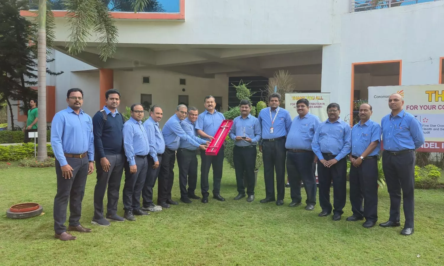 ప్రతిష్టాత్మకమైన స్వోర్డ్ ఆఫ్ హానర్ 2025ను అందుకున్న కోరమాండల్ ఇంటర్నేషనల్ కాకినాడ ప్లాంట్ ప్రతిష్టాత్మకమైన స్వోర్డ్ ఆఫ్ హానర్ 2025ను అందుకున్న కోరమాండల్ ఇంటర్నేషనల్ కాకినాడ ప్లాంట్