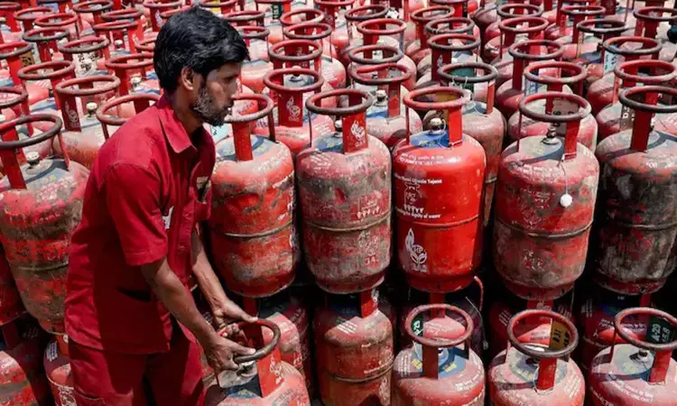 National News, Delhi, LPG Supply, Central Government, PNG Connection, Petroleum Ministry National News, Delhi, LPG Supply, Central Government, PNG Connection, Petroleum Ministry