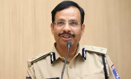 ఆ అమ్మాయిల విషయంలో జాగ్రత్త.. సజ్జనార్ హెచ్చరిక