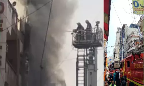 నాలుగు అంతస్తుల భవనంలో భారీ అగ్నిప్రమాదం.. ముగ్గురు పిల్లలు సహా ఒకే కుటుంబానికి చెందిన ఏడుగురు దుర్మ‌ర‌ణం