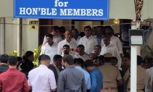 అసెంబ్లీ నుంచి బీఆర్‌ఎస్‌ వాకౌట్‌