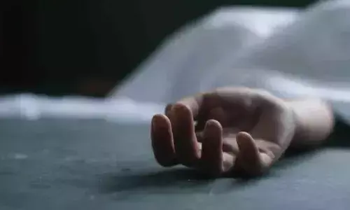 విషాదం.. తండ్రి మరణ వార్తను తట్టుకోలేక గుండెపోటుతో మరణించిన‌ 17 ఏళ్ల కూతురు