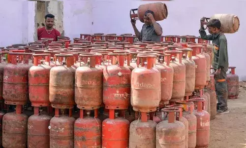 LPG Booking New Rules, Gas Cylinder Gap, Ujjwala Yojana 45 Days Rule, e-KYC for Gas Connection, Fuel Supply India 2026, LPG Refill OTP Process, Gas Shortage Updates