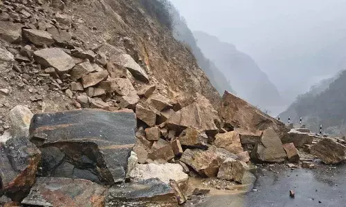 సిక్కింలో విరిగిపడ్డ కొండచరియలు.. చిక్కుకున్న 200 మంది