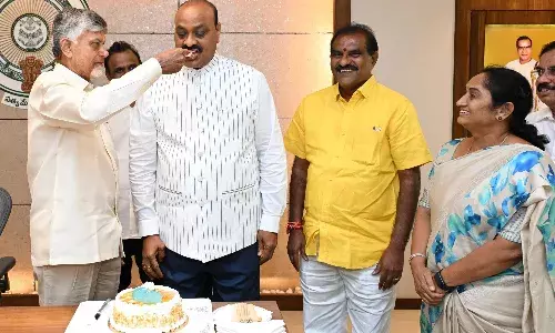 మంత్రి అచ్చెన్నపై సీఎం ప్రశంసల వర్షం