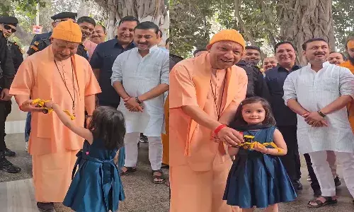 National News, Uttarpradesh, Yogi Adityanath, Bulldozer, Gorakhpur, ViralNews, KanpurGirl