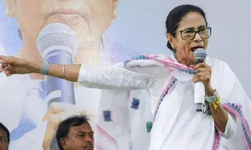 బీజేపీ దేశాన్ని దోచుకోవాలని చూస్తోంది.. నిప్పులు చెరిగిన దీదీ..!