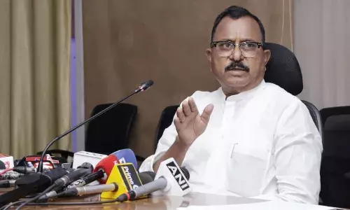 కమ్యూనిస్టు పార్టీలకు.. మావోయిస్టుల ఉద్యమానికి తేడా తెలియదా..? అమిత్ షాపై నిప్పులు చెరిగిన కాంగ్రెస్‌ ఎంపీ