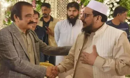 పాక్ ఉగ్ర బంధం బట్టబయలు.. హఫీజ్ సయీద్ కొడుకుతో ప్రధాని సలహాదారు భేటీ..!