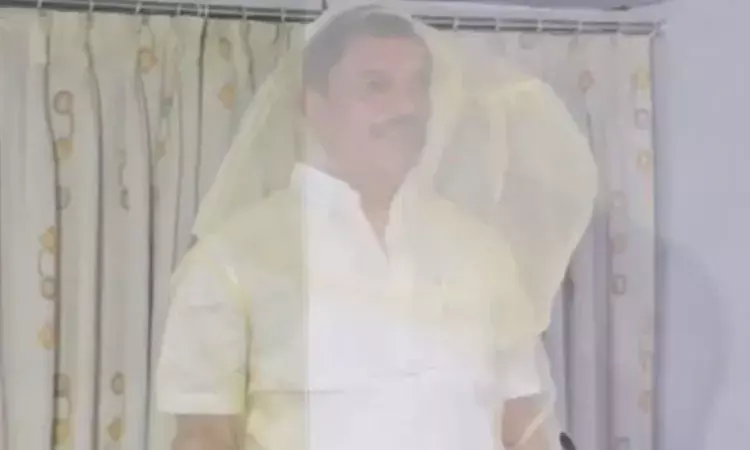 దోమలకు భయపడే ఎవరూ హైదరాబాద్ రావడం లేదు.. ఎమ్మెల్యే వినూత్న నిరసన