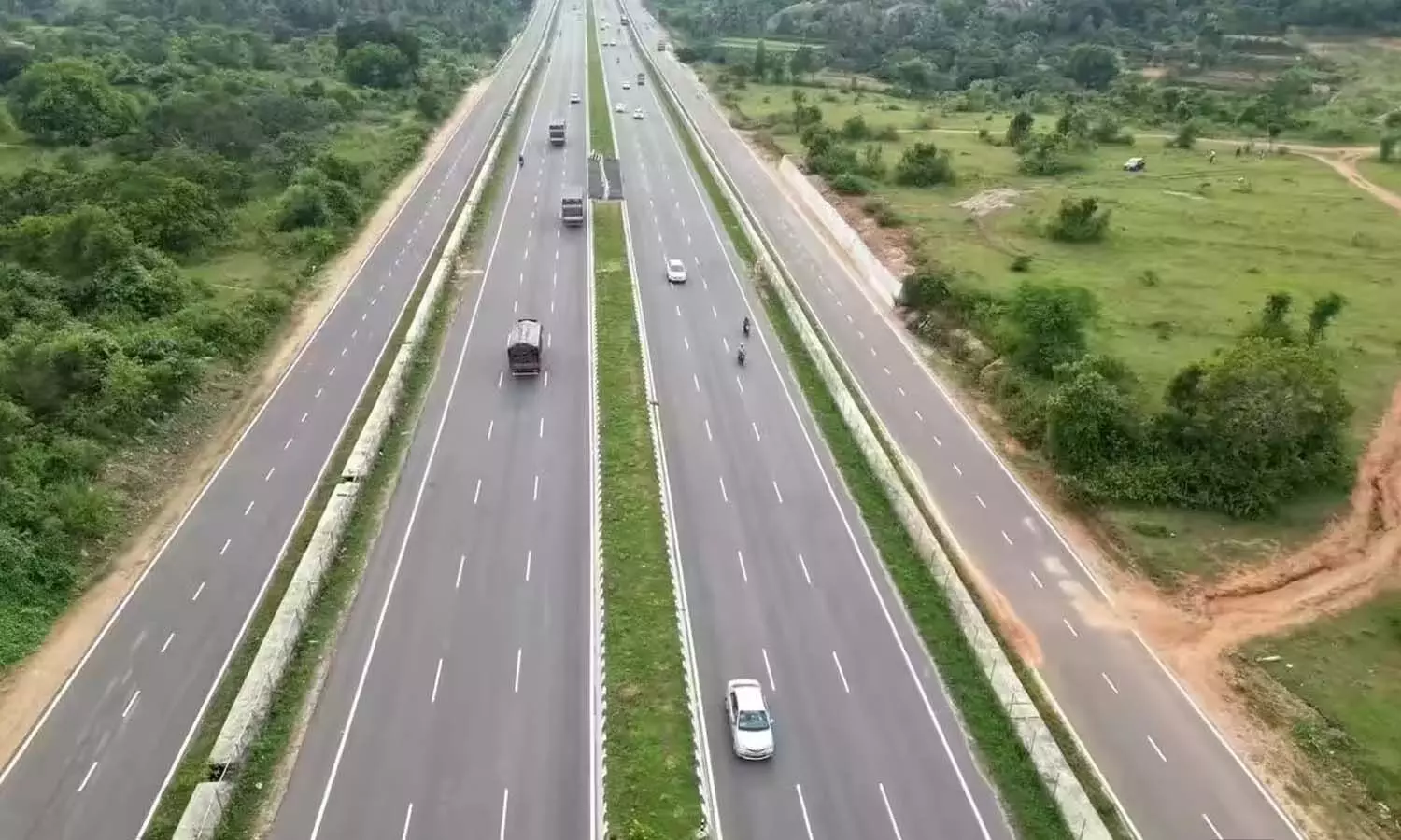 AP National Highway Expansion, NH-16 6-Lane Project, Rajamahendravaram to Anakapalli Highway, NHAI Infrastructure Projects, Greenfield Highway Annavaram, Bypass Road Construction, Chennai-Kolkata Highway Upgrade, MoRTH Alignment Approval