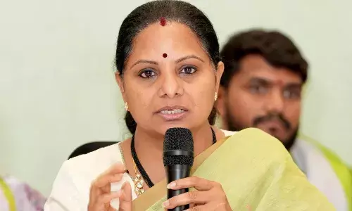 ప్రైవేట్ విద్యాసంస్థల ఫీజుల దోపిడీపై ముఖ్యమంత్రి మౌనం ఎందుకు.? ప్రైవేట్ విద్యాసంస్థల ఫీజుల దోపిడీపై ముఖ్యమంత్రి మౌనం ఎందుకు.?