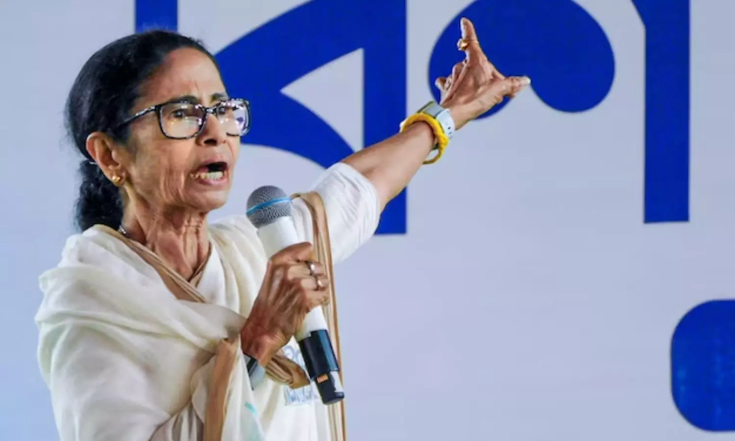 రాజీనామా చేయండి.. పాక్ బెదిరింపులపై ప్రధాని ఎందుకు మౌనం వహిస్తున్నారు..? రాజీనామా చేయండి.. పాక్ బెదిరింపులపై ప్రధాని ఎందుకు మౌనం వహిస్తున్నారు..?