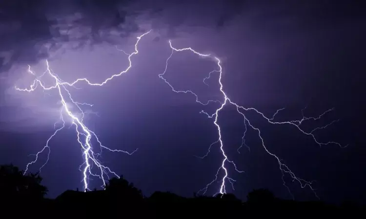 AP : రాబోయే మూడు గంటలు జాగ్ర‌త్త‌.. ఈ జిల్లాల‌కు పిడుగుపాటు హెచ్చరిక..!