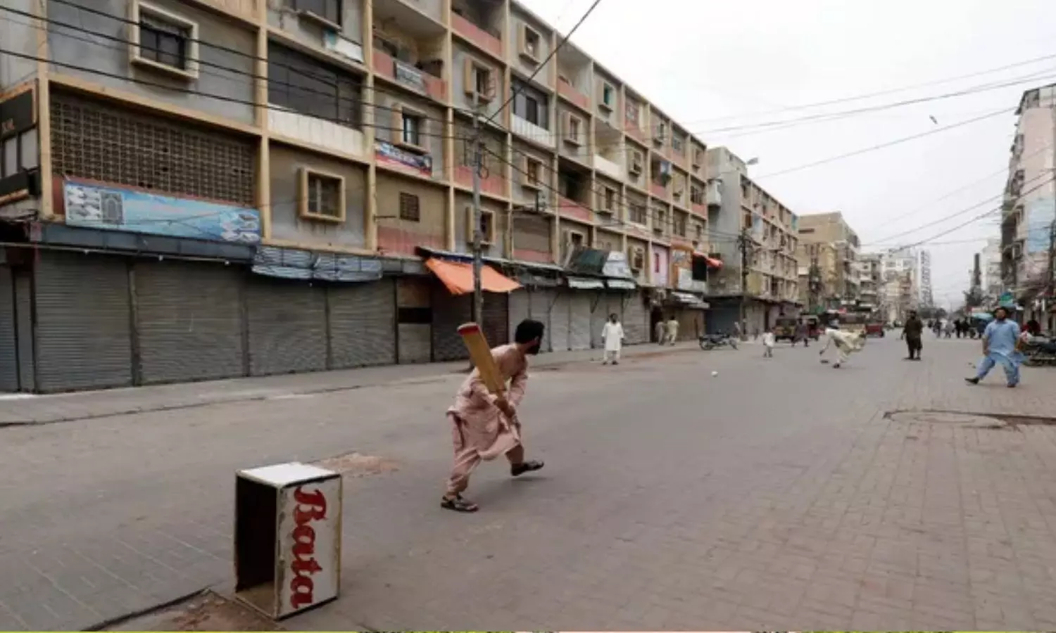 మరింత దిగజారిన పరిస్థితి.. పాక్లో ఈ రాత్రి నుంచి స్మార్ట్ లాక్డౌన్ మరింత దిగజారిన పరిస్థితి.. పాక్లో ఈ రాత్రి నుంచి స్మార్ట్ లాక్డౌన్