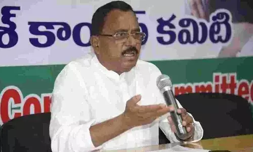 రోడ్లపై రాజకీయాలు చేస్తామంటే ప్రభుత్వం ఊరుకోదు.. హరీష్ రావు, కేటీఆర్లకు కాంగ్రెస్ ఎంపీ వార్నింగ్..! రోడ్లపై రాజకీయాలు చేస్తామంటే ప్రభుత్వం ఊరుకోదు.. హరీష్ రావు, కేటీఆర్లకు కాంగ్రెస్ ఎంపీ వార్నింగ్..!