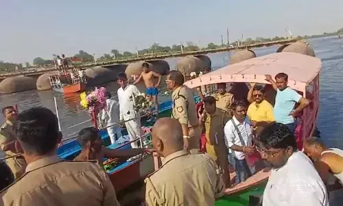 పడవ బోల్తా.. తొమ్మ‌ది మంది మృతి