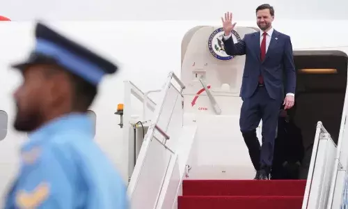 ఇస్లామాబాద్‌లో దిగిన విమానం.. శాంతి చర్చల కోసం ఇరాన్ జేడీ వాన్స్‌నే ఎందుకు ఎంచుకుందంటే.?