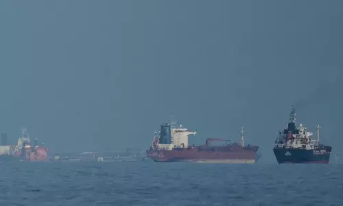 Video : హోర్ముజ్‌లో వార్నింగ్‌ల మోత‌..!